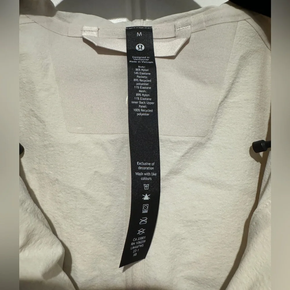 Lululemon Men's Stretch Cargo Jacket - Picture 7 of 10